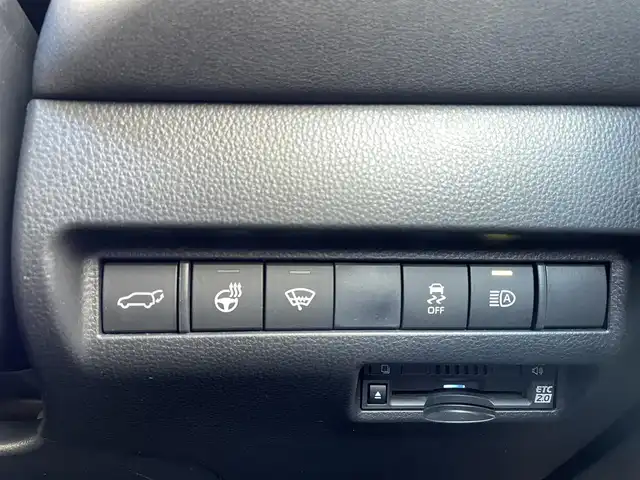 トヨタ ハリアー Z レザーパッケージ 道央・札幌 2021(令3)年 4.7万km ホワイトパールクリスタルシャイン ワンオーナー/４WD/純正HDDナビ(AM/FM/BT/USB)/フルセグ（走行中視聴可能）/バックカメラ/ウィンカーミラー/ステアリングリモコン/ステアリングヒーター/クルーズコントロール（追従走行あり）/ドアバイザー/プッシュスタート/ETC2.0（ビルトイン）/パワーバックドア/シートヒーター（運転席/助手席）/エアシート（運転席/助手席）/パワーシート（運転席/助助手席）/オートライト/オートマチックハイビーム/フォグランプ/オートブレーキホールド/コーナーセンサー/横滑り防止装置/衝突軽減ブレーキ/レーンキープアシスト/盗難防止装置/積込夏タイヤ（純正AW.225/55R19.20年製溝4ｍｍ）