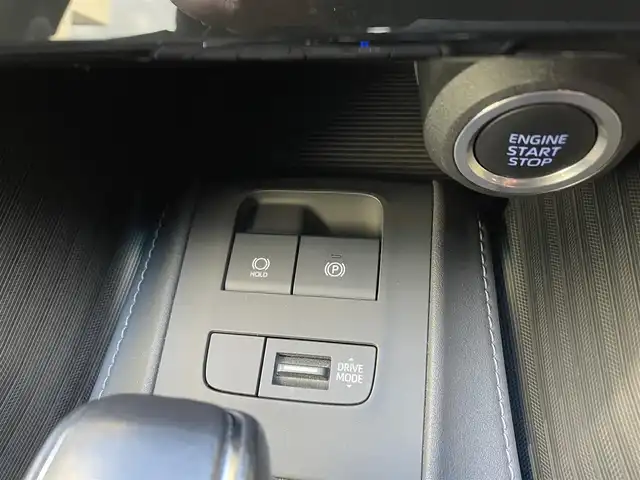 トヨタ ハリアー Z レザーパッケージ 道央・札幌 2021(令3)年 4.7万km ホワイトパールクリスタルシャイン ワンオーナー/４WD/純正HDDナビ(AM/FM/BT/USB)/フルセグ（走行中視聴可能）/バックカメラ/ウィンカーミラー/ステアリングリモコン/ステアリングヒーター/クルーズコントロール（追従走行あり）/ドアバイザー/プッシュスタート/ETC2.0（ビルトイン）/パワーバックドア/シートヒーター（運転席/助手席）/エアシート（運転席/助手席）/パワーシート（運転席/助助手席）/オートライト/オートマチックハイビーム/フォグランプ/オートブレーキホールド/コーナーセンサー/横滑り防止装置/衝突軽減ブレーキ/レーンキープアシスト/盗難防止装置/積込夏タイヤ（純正AW.225/55R19.20年製溝4ｍｍ）