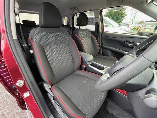 トヨタ ライズ Z 静岡県 2022(令4)年 2.3万km ファイアークォーツレッドM ●純正9インチナビ/(フルセグ/CD/DVD/Bluetooth)/(デンソーテン/NSZT-Y68T)/●前席シートヒーター/●バックカメラ/●レーダークルーズコントロール/●ブラインドスポットモニター/●プリクラッシュセーフティ/●レーンキープアシスト/●後方クリアランスソナー/●電動パーキングブレーキ/●オートブレーキホールド/●LEDヘッドライト＆フォグランプ/●オートライト/●革巻きステアリング/●ステアリングスイッチ/●ETC2.0/●電動格納ウィンカーミラー/●スマートキー/●プッシュスタート/●ドアバイザー/●純正フロアマット/●純正17インチアルミホイール/●W＋サイドSRS＋ABS/●車両取扱説明書/●ナビ取扱説明書