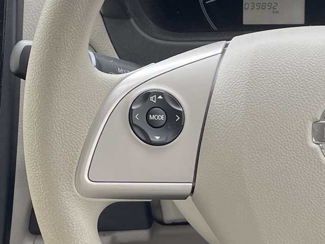 日産 デイズ J 滋賀県 2018(平30)年 4万km ホワイト 社外7インチナビ【AVN138M】/（AM/FM/ワンセグ/CD/DVD/USB）/ドライブレコーダー付きデジタルインナーミラー/バックカメラ/踏み間違い防止アシスト/ブレーキアシスト/プリクラッシュブレーキアシスト/ヒルスタート（坂道発進）アシスト/VDC（ビークルダイナミクスコントロール）/ABS（アンチロックブレーキシステム）/電動格納ミラー/ステアリングスイッチ/ハロゲンヘッドライト/マニュアルエアコン/リモコンキー