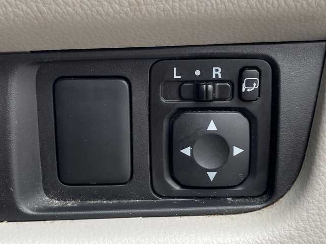 日産 デイズ J 滋賀県 2018(平30)年 4万km ホワイト 社外7インチナビ【AVN138M】/（AM/FM/ワンセグ/CD/DVD/USB）/ドライブレコーダー付きデジタルインナーミラー/バックカメラ/踏み間違い防止アシスト/ブレーキアシスト/プリクラッシュブレーキアシスト/ヒルスタート（坂道発進）アシスト/VDC（ビークルダイナミクスコントロール）/ABS（アンチロックブレーキシステム）/電動格納ミラー/ステアリングスイッチ/ハロゲンヘッドライト/マニュアルエアコン/リモコンキー
