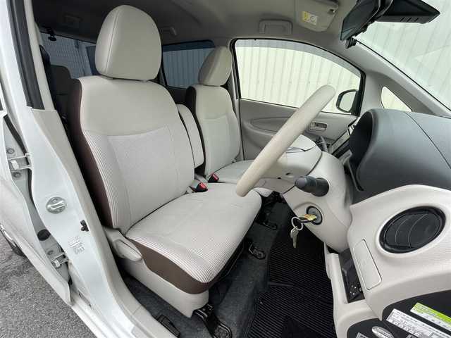 日産 デイズ J 滋賀県 2018(平30)年 4万km ホワイト 社外7インチナビ【AVN138M】/（AM/FM/ワンセグ/CD/DVD/USB）/ドライブレコーダー付きデジタルインナーミラー/バックカメラ/踏み間違い防止アシスト/ブレーキアシスト/プリクラッシュブレーキアシスト/ヒルスタート（坂道発進）アシスト/VDC（ビークルダイナミクスコントロール）/ABS（アンチロックブレーキシステム）/電動格納ミラー/ステアリングスイッチ/ハロゲンヘッドライト/マニュアルエアコン/リモコンキー
