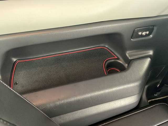 スズキ ジムニー ランドベンチャー 愛知県 2018(平30)年 3.3万km クールカーキPM /禁煙車//JB23最終型・特別仕様車”ランドベンチャー”//カロッツェリアサイバーナビ(AVIC-CZ902)//フルセグTV//バックカメラ//ETC//TANIGUCHI ソルブ3インチアップキット//TANIGUCHI HKSコラボクワイエットマフラー//RV-inno ルーフキャリア&ボックス//ROADWIN マッドガード//MRS エアクリ&エアクリチャンバー//SAMCO ターボパイプ//ハロゲンヘッドライト//専用合皮シート//運転席シートヒーター//革巻きステアリング//ステアリングスイッチ//純正16インチアルミホイール//BFgoodrichオールテレインタイヤ//キーレスキー