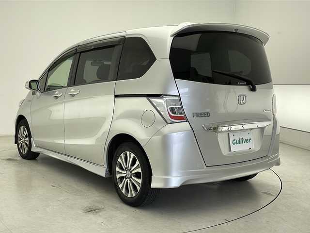 ホンダ フリード ハイブリット ジャストセレクション 千葉県 2012(平24)年 6.4万km スーパープラチナメタリック 社外ナビ/フルセグTV/両側パワースライドドア/バックカメラ/フリップダウンモニター/HIDヘッドライト/ETC/ハーフレザーシート/クルーズコントロール/横滑り防止装置