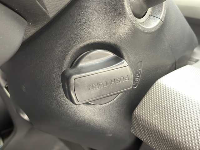 ホンダ フリード ハイブリット ジャストセレクション 千葉県 2012(平24)年 6.4万km スーパープラチナメタリック 社外ナビ/フルセグTV/両側パワースライドドア/バックカメラ/フリップダウンモニター/HIDヘッドライト/ETC/ハーフレザーシート/クルーズコントロール/横滑り防止装置