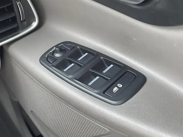 ジャガー ＸＥ XE プレステージ 群馬県 2019(平31)年 6.3万km 黒 4WD/ディーゼルターボ車/純正メーカーマルチナビ/（CD/DVD/MSV/SD/Bluetooth/フルセグ）/バックカメラ/MERIDIANプレミアムサウンドシステム/パドルシフト/ステアリングリモコン/アクティブセーフティパック/・ブラインドスポットアシスト/・レーンキープアシスト/・ドライバーコンディションモニター/パワートランク/ベージュ革シート/パワーシート/シートヒーター/コーナーセンサー/前後ドライブレコーダー/保証書/取扱説明書/スペアキー