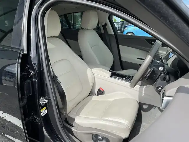 ジャガー ＸＥ XE プレステージ 群馬県 2019(平31)年 6.3万km 黒 4WD/ディーゼルターボ車/純正メーカーマルチナビ/（CD/DVD/MSV/SD/Bluetooth/フルセグ）/バックカメラ/MERIDIANプレミアムサウンドシステム/パドルシフト/ステアリングリモコン/アクティブセーフティパック/・ブラインドスポットアシスト/・レーンキープアシスト/・ドライバーコンディションモニター/パワートランク/ベージュ革シート/パワーシート/シートヒーター/コーナーセンサー/前後ドライブレコーダー/保証書/取扱説明書/スペアキー