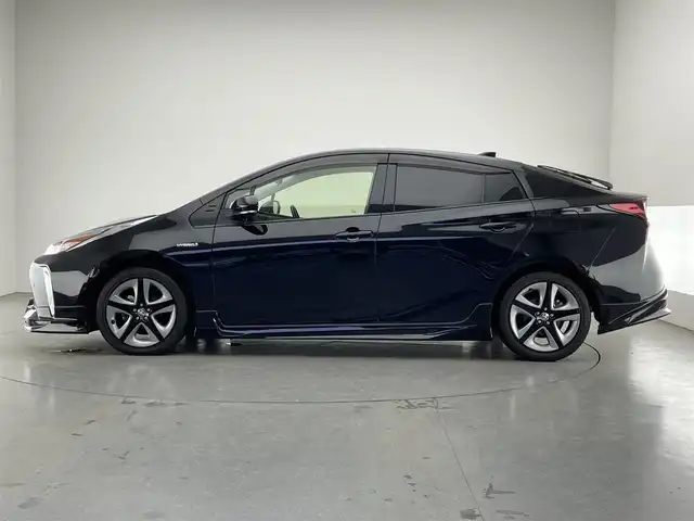 トヨタ プリウス Sツーリングセレクション 愛知県 2019(令1)年 4.4万km アティチュードブラックマイカ 純正ナビ/TRDエアロパーツ/トヨタセーフティセンス/シートヒーター/LEDオートライト/フォグランプ/ETC/前後ドライブレコーダー/レーダークルーズコントロール/純正アルミホイール/純正フロアマット/バックカメラ/コーナーセンサー/フルセグTV/DVD/衝突被害軽減ブレーキ/カーテンエアバック/禁煙車