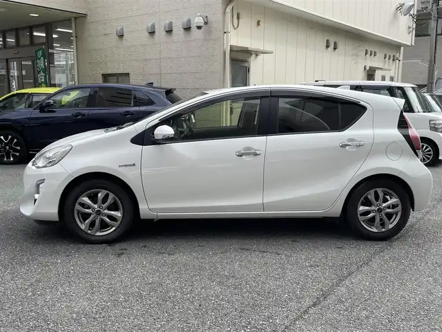 トヨタ アクア S スタイルブラック 神奈川県 2016(平28)年 5.1万km ライムホワイトパールクリスタルシャイン 衝突軽減ブレーキシステム/レーンキープアシスト/純正ＳＤナビ/・Bluetooth/AUX/CD/バックカメラ　/ビルトインＥＴＣ　/ＢＲＩＤＥＳＴＯＮＥ製ＢＡＬＭＩＮＵＭホイール　/オートライト/ＬＥＤヘッドライト　/フォグランプ　/プッシュスタート/スマートキー　/Wエアバッグ/保証書/スペアキー