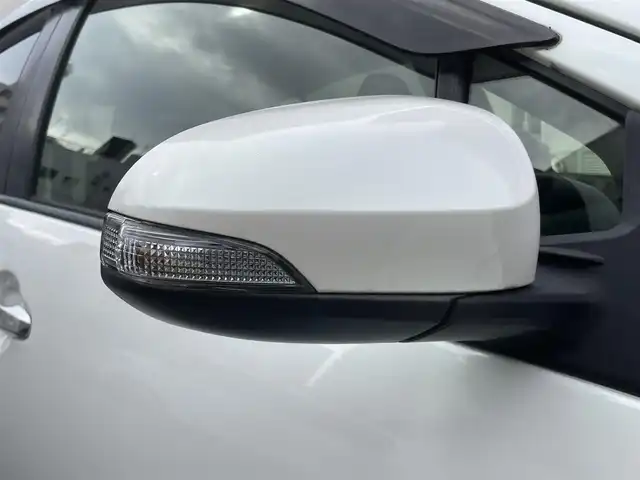 トヨタ アクア S スタイルブラック 神奈川県 2016(平28)年 5.1万km ライムホワイトパールクリスタルシャイン 衝突軽減ブレーキシステム/レーンキープアシスト/純正ＳＤナビ/・Bluetooth/AUX/CD/バックカメラ　/ビルトインＥＴＣ　/ＢＲＩＤＥＳＴＯＮＥ製ＢＡＬＭＩＮＵＭホイール　/オートライト/ＬＥＤヘッドライト　/フォグランプ　/プッシュスタート/スマートキー　/Wエアバッグ/保証書/スペアキー