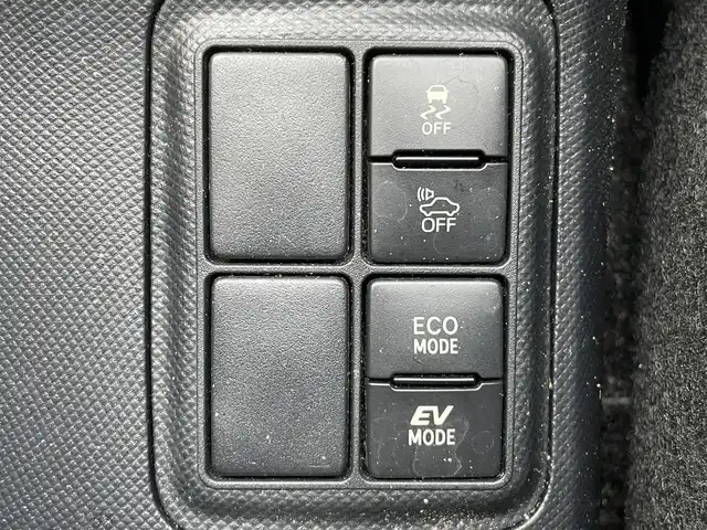 トヨタ アクア S スタイルブラック 神奈川県 2016(平28)年 5.1万km ライムホワイトパールクリスタルシャイン 衝突軽減ブレーキシステム/レーンキープアシスト/純正ＳＤナビ/・Bluetooth/AUX/CD/バックカメラ　/ビルトインＥＴＣ　/ＢＲＩＤＥＳＴＯＮＥ製ＢＡＬＭＩＮＵＭホイール　/オートライト/ＬＥＤヘッドライト　/フォグランプ　/プッシュスタート/スマートキー　/Wエアバッグ/保証書/スペアキー