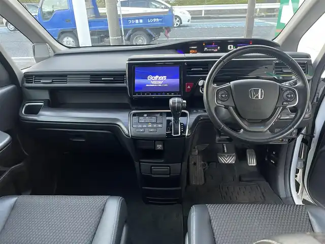 ホンダ ステップワゴン スパーダ クールスピリット 静岡県 2017(平29)年 8.6万km ホワイトオーキッドパール ワンオーナー/ホンダセンシング/・衝突軽減ブレーキ（CMBS）/・踏み間違い衝突軽減システム/・歩行者事故低減ステアリング/・路外逸脱抑制機能/・先行車発進お知らせ機能/・標識認識機能/・渋滞追従機能付アダプティブクルーズコントロール（ACC）/・トラフィックジャムアシスト（渋滞運転支援機能）/・車線維持支援システム（LKAS）/両側パワースライドドア/フリップダウンモニター/純正メモリナビ/・フルセグ/Bluetooth/SD/CD/DVD/バックカメラ/ステアリングリモコン/前席シートヒーター/カーテンエアバック/パドルシフト/2列目サンシェード/2列目シートバックテーブル/ドアバイザー/ＥＴＣ/純正フロアマット/純正１７インチＡＷ/新車時保証書/取扱説明書