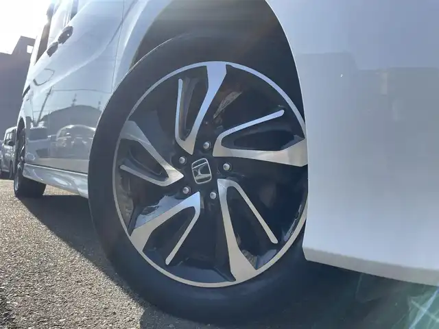 ホンダ ステップワゴン スパーダ クールスピリット 静岡県 2017(平29)年 8.6万km ホワイトオーキッドパール ワンオーナー/ホンダセンシング/・衝突軽減ブレーキ（CMBS）/・踏み間違い衝突軽減システム/・歩行者事故低減ステアリング/・路外逸脱抑制機能/・先行車発進お知らせ機能/・標識認識機能/・渋滞追従機能付アダプティブクルーズコントロール（ACC）/・トラフィックジャムアシスト（渋滞運転支援機能）/・車線維持支援システム（LKAS）/両側パワースライドドア/フリップダウンモニター/純正メモリナビ/・フルセグ/Bluetooth/SD/CD/DVD/バックカメラ/ステアリングリモコン/前席シートヒーター/カーテンエアバック/パドルシフト/2列目サンシェード/2列目シートバックテーブル/ドアバイザー/ＥＴＣ/純正フロアマット/純正１７インチＡＷ/新車時保証書/取扱説明書