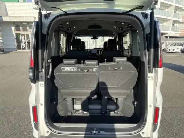 ホンダ ステップワゴン スパーダ クールスピリット 静岡県 2017(平29)年 8.6万km ホワイトオーキッドパール ワンオーナー/ホンダセンシング/・衝突軽減ブレーキ（CMBS）/・踏み間違い衝突軽減システム/・歩行者事故低減ステアリング/・路外逸脱抑制機能/・先行車発進お知らせ機能/・標識認識機能/・渋滞追従機能付アダプティブクルーズコントロール（ACC）/・トラフィックジャムアシスト（渋滞運転支援機能）/・車線維持支援システム（LKAS）/両側パワースライドドア/フリップダウンモニター/純正メモリナビ/・フルセグ/Bluetooth/SD/CD/DVD/バックカメラ/ステアリングリモコン/前席シートヒーター/カーテンエアバック/パドルシフト/2列目サンシェード/2列目シートバックテーブル/ドアバイザー/ＥＴＣ/純正フロアマット/純正１７インチＡＷ/新車時保証書/取扱説明書