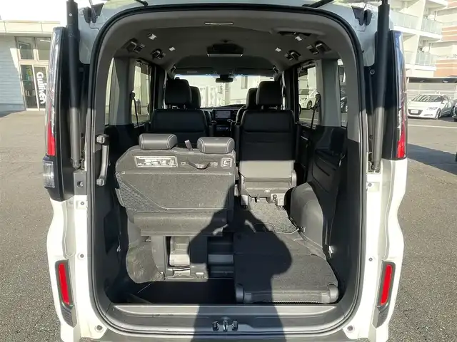 ホンダ ステップワゴン スパーダ クールスピリット 静岡県 2017(平29)年 8.6万km ホワイトオーキッドパール ワンオーナー/ホンダセンシング/・衝突軽減ブレーキ（CMBS）/・踏み間違い衝突軽減システム/・歩行者事故低減ステアリング/・路外逸脱抑制機能/・先行車発進お知らせ機能/・標識認識機能/・渋滞追従機能付アダプティブクルーズコントロール（ACC）/・トラフィックジャムアシスト（渋滞運転支援機能）/・車線維持支援システム（LKAS）/両側パワースライドドア/フリップダウンモニター/純正メモリナビ/・フルセグ/Bluetooth/SD/CD/DVD/バックカメラ/ステアリングリモコン/前席シートヒーター/カーテンエアバック/パドルシフト/2列目サンシェード/2列目シートバックテーブル/ドアバイザー/ＥＴＣ/純正フロアマット/純正１７インチＡＷ/新車時保証書/取扱説明書