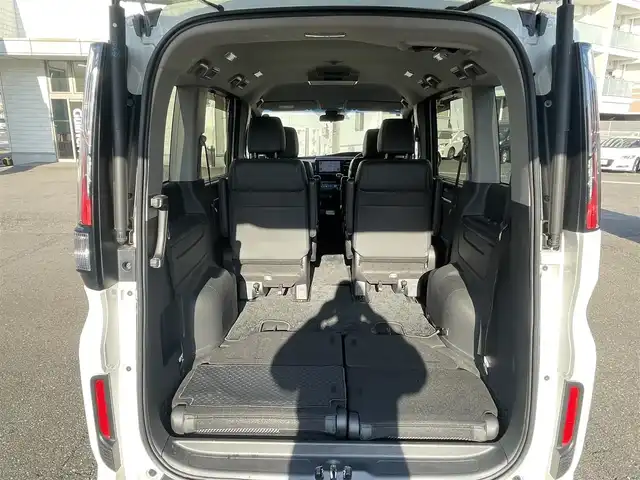 ホンダ ステップワゴン スパーダ クールスピリット 静岡県 2017(平29)年 8.6万km ホワイトオーキッドパール ワンオーナー/ホンダセンシング/・衝突軽減ブレーキ（CMBS）/・踏み間違い衝突軽減システム/・歩行者事故低減ステアリング/・路外逸脱抑制機能/・先行車発進お知らせ機能/・標識認識機能/・渋滞追従機能付アダプティブクルーズコントロール（ACC）/・トラフィックジャムアシスト（渋滞運転支援機能）/・車線維持支援システム（LKAS）/両側パワースライドドア/フリップダウンモニター/純正メモリナビ/・フルセグ/Bluetooth/SD/CD/DVD/バックカメラ/ステアリングリモコン/前席シートヒーター/カーテンエアバック/パドルシフト/2列目サンシェード/2列目シートバックテーブル/ドアバイザー/ＥＴＣ/純正フロアマット/純正１７インチＡＷ/新車時保証書/取扱説明書