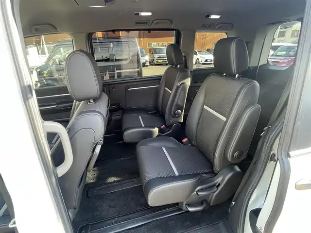 ホンダ ステップワゴン スパーダ クールスピリット 静岡県 2017(平29)年 8.6万km ホワイトオーキッドパール ワンオーナー/ホンダセンシング/・衝突軽減ブレーキ（CMBS）/・踏み間違い衝突軽減システム/・歩行者事故低減ステアリング/・路外逸脱抑制機能/・先行車発進お知らせ機能/・標識認識機能/・渋滞追従機能付アダプティブクルーズコントロール（ACC）/・トラフィックジャムアシスト（渋滞運転支援機能）/・車線維持支援システム（LKAS）/両側パワースライドドア/フリップダウンモニター/純正メモリナビ/・フルセグ/Bluetooth/SD/CD/DVD/バックカメラ/ステアリングリモコン/前席シートヒーター/カーテンエアバック/パドルシフト/2列目サンシェード/2列目シートバックテーブル/ドアバイザー/ＥＴＣ/純正フロアマット/純正１７インチＡＷ/新車時保証書/取扱説明書