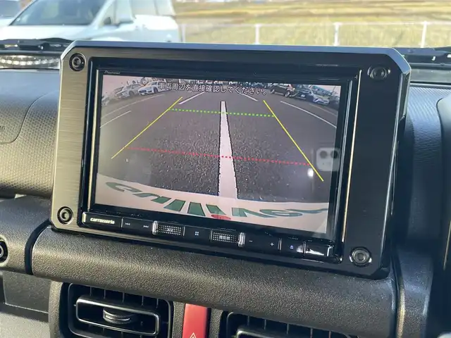 スズキ ジムニー XC 鳥取県 2023(令5)年 2.3万km キネティックイエロー/ブラック ４WD　ターボ/ツートンカラー/ルーフブラック/ワンオーナー/社外８型ナビ／ＴＶ／ＤＶＤ／ＣＤ／ＢＴ/フロント／バックカメラ/MotorFarm３インチリフトＵＰキット/・FARMスプリング/アブショーバー/・ステンレスラテラルロット/・キャスター＾補正ブッシュ/・50ｍｍ延長ブレーキホース/社外２本出しマフラー/カロッツエリアスピーカー/ツイーター/TOYOオープンカントリー/ルーフラック/リヤラダー/サイドステップ/ボンネット/バックドアダンパー交換/ボンネットバイザー/グリル内LEDデイライト/（通常時：ホワイト　ライト点灯時：オレンジ）/C.Llinkシリコンインテークホース/社外アルミスタットレスセット/（タイヤ残溝　９部山）/３Driveスロットルコントロール/衝突軽減ブレーキ/クルーズコントロール/ＬＥＤヘットライト/プッシュスタート/スマートキーｘ２/純正パーツ積込