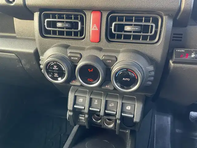 スズキ ジムニー XC 鳥取県 2023(令5)年 2.3万km キネティックイエロー/ブラック ４WD　ターボ/ツートンカラー/ルーフブラック/ワンオーナー/社外８型ナビ／ＴＶ／ＤＶＤ／ＣＤ／ＢＴ/フロント／バックカメラ/MotorFarm３インチリフトＵＰキット/・FARMスプリング/アブショーバー/・ステンレスラテラルロット/・キャスター＾補正ブッシュ/・50ｍｍ延長ブレーキホース/社外２本出しマフラー/カロッツエリアスピーカー/ツイーター/TOYOオープンカントリー/ルーフラック/リヤラダー/サイドステップ/ボンネット/バックドアダンパー交換/ボンネットバイザー/グリル内LEDデイライト/（通常時：ホワイト　ライト点灯時：オレンジ）/C.Llinkシリコンインテークホース/社外アルミスタットレスセット/（タイヤ残溝　９部山）/３Driveスロットルコントロール/衝突軽減ブレーキ/クルーズコントロール/ＬＥＤヘットライト/プッシュスタート/スマートキーｘ２/純正パーツ積込