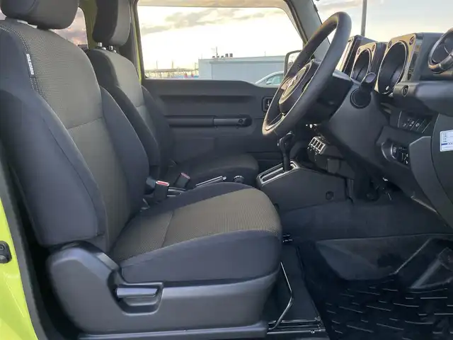 スズキ ジムニー XC 鳥取県 2023(令5)年 2.3万km キネティックイエロー/ブラック ４WD　ターボ/ツートンカラー/ルーフブラック/ワンオーナー/社外８型ナビ／ＴＶ／ＤＶＤ／ＣＤ／ＢＴ/フロント／バックカメラ/MotorFarm３インチリフトＵＰキット/・FARMスプリング/アブショーバー/・ステンレスラテラルロット/・キャスター＾補正ブッシュ/・50ｍｍ延長ブレーキホース/社外２本出しマフラー/カロッツエリアスピーカー/ツイーター/TOYOオープンカントリー/ルーフラック/リヤラダー/サイドステップ/ボンネット/バックドアダンパー交換/ボンネットバイザー/グリル内LEDデイライト/（通常時：ホワイト　ライト点灯時：オレンジ）/C.Llinkシリコンインテークホース/社外アルミスタットレスセット/（タイヤ残溝　９部山）/３Driveスロットルコントロール/衝突軽減ブレーキ/クルーズコントロール/ＬＥＤヘットライト/プッシュスタート/スマートキーｘ２/純正パーツ積込