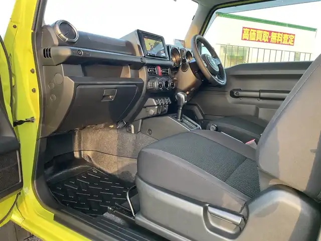 スズキ ジムニー XC 鳥取県 2023(令5)年 2.3万km キネティックイエロー/ブラック ４WD　ターボ/ツートンカラー/ルーフブラック/ワンオーナー/社外８型ナビ／ＴＶ／ＤＶＤ／ＣＤ／ＢＴ/フロント／バックカメラ/MotorFarm３インチリフトＵＰキット/・FARMスプリング/アブショーバー/・ステンレスラテラルロット/・キャスター＾補正ブッシュ/・50ｍｍ延長ブレーキホース/社外２本出しマフラー/カロッツエリアスピーカー/ツイーター/TOYOオープンカントリー/ルーフラック/リヤラダー/サイドステップ/ボンネット/バックドアダンパー交換/ボンネットバイザー/グリル内LEDデイライト/（通常時：ホワイト　ライト点灯時：オレンジ）/C.Llinkシリコンインテークホース/社外アルミスタットレスセット/（タイヤ残溝　９部山）/３Driveスロットルコントロール/衝突軽減ブレーキ/クルーズコントロール/ＬＥＤヘットライト/プッシュスタート/スマートキーｘ２/純正パーツ積込