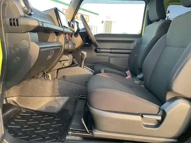 スズキ ジムニー XC 鳥取県 2023(令5)年 2.3万km キネティックイエロー/ブラック ４WD　ターボ/ツートンカラー/ルーフブラック/ワンオーナー/社外８型ナビ／ＴＶ／ＤＶＤ／ＣＤ／ＢＴ/フロント／バックカメラ/MotorFarm３インチリフトＵＰキット/・FARMスプリング/アブショーバー/・ステンレスラテラルロット/・キャスター＾補正ブッシュ/・50ｍｍ延長ブレーキホース/社外２本出しマフラー/カロッツエリアスピーカー/ツイーター/TOYOオープンカントリー/ルーフラック/リヤラダー/サイドステップ/ボンネット/バックドアダンパー交換/ボンネットバイザー/グリル内LEDデイライト/（通常時：ホワイト　ライト点灯時：オレンジ）/C.Llinkシリコンインテークホース/社外アルミスタットレスセット/（タイヤ残溝　９部山）/３Driveスロットルコントロール/衝突軽減ブレーキ/クルーズコントロール/ＬＥＤヘットライト/プッシュスタート/スマートキーｘ２/純正パーツ積込