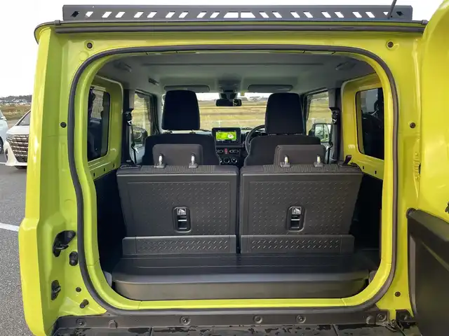 スズキ ジムニー XC 鳥取県 2023(令5)年 2.3万km キネティックイエロー/ブラック ４WD　ターボ/ツートンカラー/ルーフブラック/ワンオーナー/社外８型ナビ／ＴＶ／ＤＶＤ／ＣＤ／ＢＴ/フロント／バックカメラ/MotorFarm３インチリフトＵＰキット/・FARMスプリング/アブショーバー/・ステンレスラテラルロット/・キャスター＾補正ブッシュ/・50ｍｍ延長ブレーキホース/社外２本出しマフラー/カロッツエリアスピーカー/ツイーター/TOYOオープンカントリー/ルーフラック/リヤラダー/サイドステップ/ボンネット/バックドアダンパー交換/ボンネットバイザー/グリル内LEDデイライト/（通常時：ホワイト　ライト点灯時：オレンジ）/C.Llinkシリコンインテークホース/社外アルミスタットレスセット/（タイヤ残溝　９部山）/３Driveスロットルコントロール/衝突軽減ブレーキ/クルーズコントロール/ＬＥＤヘットライト/プッシュスタート/スマートキーｘ２/純正パーツ積込