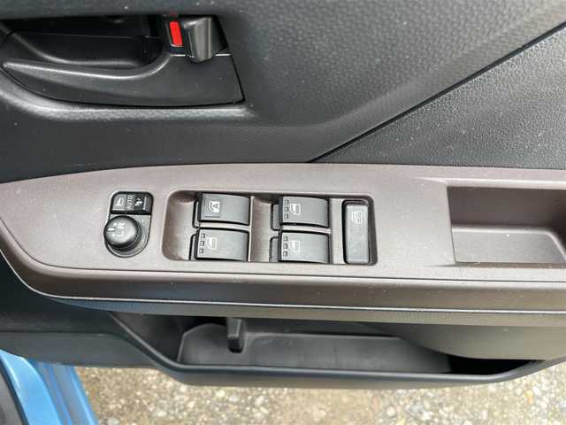 トヨタ タンク X S 東京都 2019(平31)年 3.3万km ファインブルーマイカメタリック 純正SDナビ(NDCD-W66)/ (Bluetooth/ワンセグTV)/前方ドライブレコーダー/ビルトインETC/片側パワースライドドア/スマートアシストII/・衝突回避支援ブレーキ機能/・誤発進抑制制御機能/・車線逸脱機能/・先行車発進お知らせ機能/横滑り防止装置/スマートキー/オートライト/純正フロアマット/スペアキー1本/保証書/取扱説明書