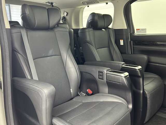 トヨタ アルファード S Cパッケージ 大阪府 2020(令2)年 5万km ホワイトパールクリスタルシャイン 純正9型ディスプレイオーディオナビ/【フルセグTV/Bluetooth/FM/AM】/純正12.1型フリップダウンモニター/ツインムーンルーフ/100V電源/パワーバックドア/両側パワースライドドア/トヨタセーフティセンス/・ブラインドスポットモニター(BSM)/・レーダークルーズコントロール/・プリクラッシュセーフティー/・オートマチックハイビーム/・レーンキープアシスト/オートホールド/レザーシート/パワーシート/シートメモリー/後席オットマン/D/N席シートベンチレーション/D/N席シートヒーター/ステアリングヒーター/バックカメラ/ビルドインETC/デジタルインナーミラー/社外レーダー