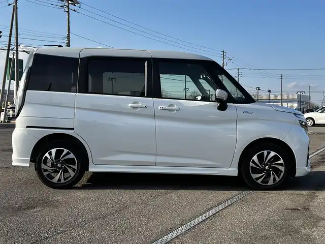 スズキ ソリオ バンディット HV MV 道央・札幌 2024(令6)年 1.5万km ピュアホワイトP ４WD/社外メモリーナビ/AM/FM/BT/スズキセーフティサポート/衝突被害軽減ブレーキ/横滑り防止装置/レーダークルーズコントロール/レーンキープアシスト/クリアランスソナー/バックカメラ/ETC/ドライブレコーダー/アイドリングストップ/両側パワースライドドア/前席シートヒーター/革巻きステアリング/ステアリングリモコン/プッシュスタート/スマートキー/LEDヘッドライト/オートライト/オートマチックハイビーム/フォグランプ/電動格納ミラー/ヒーテッドドアミラー/ウィンカーミラー/社外フロアマット/スペアキー