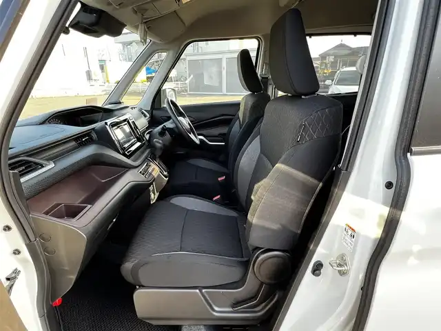 スズキ ソリオ バンディット HV MV 道央・札幌 2024(令6)年 1.5万km ピュアホワイトP ４WD/社外メモリーナビ/AM/FM/BT/スズキセーフティサポート/衝突被害軽減ブレーキ/横滑り防止装置/レーダークルーズコントロール/レーンキープアシスト/クリアランスソナー/バックカメラ/ETC/ドライブレコーダー/アイドリングストップ/両側パワースライドドア/前席シートヒーター/革巻きステアリング/ステアリングリモコン/プッシュスタート/スマートキー/LEDヘッドライト/オートライト/オートマチックハイビーム/フォグランプ/電動格納ミラー/ヒーテッドドアミラー/ウィンカーミラー/社外フロアマット/スペアキー