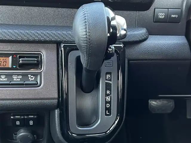 スズキ ソリオ バンディット HV MV 道央・札幌 2024(令6)年 1.5万km ピュアホワイトP ４WD/社外メモリーナビ/AM/FM/BT/スズキセーフティサポート/衝突被害軽減ブレーキ/横滑り防止装置/レーダークルーズコントロール/レーンキープアシスト/クリアランスソナー/バックカメラ/ETC/ドライブレコーダー/アイドリングストップ/両側パワースライドドア/前席シートヒーター/革巻きステアリング/ステアリングリモコン/プッシュスタート/スマートキー/LEDヘッドライト/オートライト/オートマチックハイビーム/フォグランプ/電動格納ミラー/ヒーテッドドアミラー/ウィンカーミラー/社外フロアマット/スペアキー