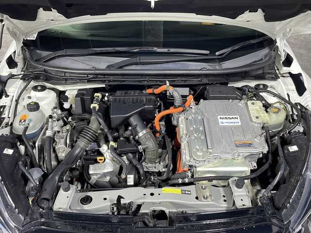 日産 キックス X ツートーンインテリアED 沖縄県 2021(令3)年 2.7万km ブリリアントホワイトパール/ピュアブラック 2トーン 県外仕入れ/禁煙車/純正８インチナビ/・ＣＤ／ＤＶＤ/・フルセグＴＶ／Ｂｌｕｅｔｏｏｔｈ/プロパイロット/アラウンドビューカメラ/レザーシート/純正１７インチアルミ　/シートヒーター/ビルトインETC/エマージェンシーブレーキ/インテリジェントルームミラー/ステアリングリモコン/スペアキー