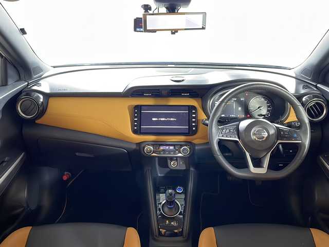 日産 キックス X ツートーンインテリアED 沖縄県 2021(令3)年 2.7万km ブリリアントホワイトパール/ピュアブラック 2トーン 県外仕入れ/禁煙車/純正８インチナビ/・ＣＤ／ＤＶＤ/・フルセグＴＶ／Ｂｌｕｅｔｏｏｔｈ/プロパイロット/アラウンドビューカメラ/レザーシート/純正１７インチアルミ　/シートヒーター/ビルトインETC/エマージェンシーブレーキ/インテリジェントルームミラー/ステアリングリモコン/スペアキー