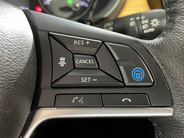 日産 キックス X ツートーンインテリアED 沖縄県 2021(令3)年 2.7万km ブリリアントホワイトパール/ピュアブラック 2トーン 県外仕入れ/禁煙車/純正８インチナビ/・ＣＤ／ＤＶＤ/・フルセグＴＶ／Ｂｌｕｅｔｏｏｔｈ/プロパイロット/アラウンドビューカメラ/レザーシート/純正１７インチアルミ　/シートヒーター/ビルトインETC/エマージェンシーブレーキ/インテリジェントルームミラー/ステアリングリモコン/スペアキー