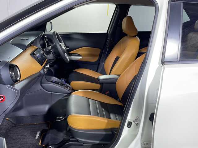 日産 キックス X ツートーンインテリアED 沖縄県 2021(令3)年 2.7万km ブリリアントホワイトパール/ピュアブラック 2トーン 県外仕入れ/禁煙車/純正８インチナビ/・ＣＤ／ＤＶＤ/・フルセグＴＶ／Ｂｌｕｅｔｏｏｔｈ/プロパイロット/アラウンドビューカメラ/レザーシート/純正１７インチアルミ　/シートヒーター/ビルトインETC/エマージェンシーブレーキ/インテリジェントルームミラー/ステアリングリモコン/スペアキー