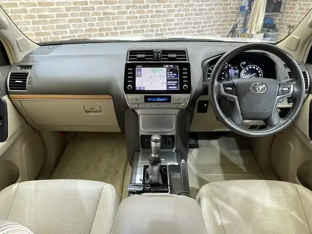 トヨタ ランドクルーザー プラド TX Lパッケージ 岩手県 2021(令3)年 5.5万km ホワイトパールクリスタルシャイン ワンオーナー/フルタイム４WD/ムーンルーフ/パノラミックビューモニター/マルチテレインモニター/本革シート/ルーフレール/トヨタセーフティセンス/プリクラッシュセーフティ/レーダークルーズコントロール/レーンディパーチャーアラート/ロードサインアシスト/オートマチックハイビーム/先行車発進告知機能/クリアランスソナー/ダウンヒルアシストコントロール/センターデフロック/パワーシート/シートヒーター/シートベンチレーション/純正ナビ/フルセグTV/ETC2.0/LEDヘッドランプ/フォグランプ/ウインドシールドデアイサー/リヤヒーターダクト/純正１９インチアルミホイール