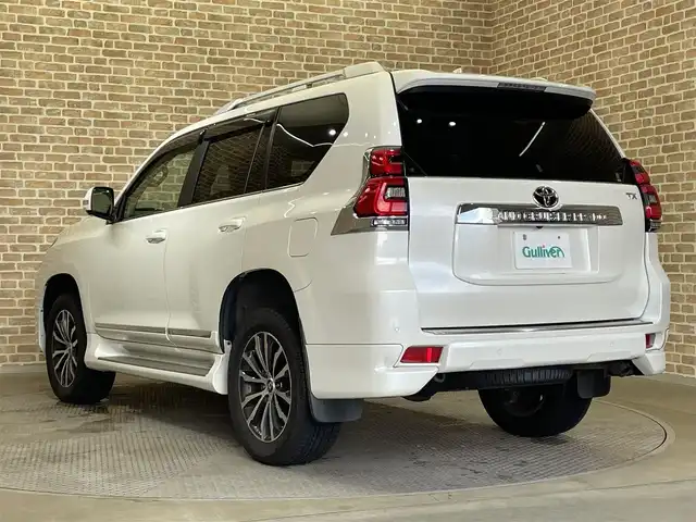 トヨタ ランドクルーザー プラド TX Lパッケージ 岩手県 2021(令3)年 5.5万km ホワイトパールクリスタルシャイン ワンオーナー/フルタイム４WD/ムーンルーフ/パノラミックビューモニター/マルチテレインモニター/本革シート/ルーフレール/トヨタセーフティセンス/プリクラッシュセーフティ/レーダークルーズコントロール/レーンディパーチャーアラート/ロードサインアシスト/オートマチックハイビーム/先行車発進告知機能/クリアランスソナー/ダウンヒルアシストコントロール/センターデフロック/パワーシート/シートヒーター/シートベンチレーション/純正ナビ/フルセグTV/ETC2.0/LEDヘッドランプ/フォグランプ/ウインドシールドデアイサー/リヤヒーターダクト/純正１９インチアルミホイール
