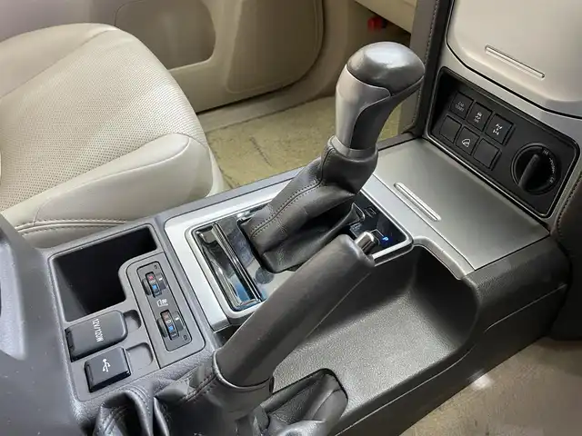 トヨタ ランドクルーザー プラド TX Lパッケージ 岩手県 2021(令3)年 5.5万km ホワイトパールクリスタルシャイン ワンオーナー/フルタイム４WD/ムーンルーフ/パノラミックビューモニター/マルチテレインモニター/本革シート/ルーフレール/トヨタセーフティセンス/プリクラッシュセーフティ/レーダークルーズコントロール/レーンディパーチャーアラート/ロードサインアシスト/オートマチックハイビーム/先行車発進告知機能/クリアランスソナー/ダウンヒルアシストコントロール/センターデフロック/パワーシート/シートヒーター/シートベンチレーション/純正ナビ/フルセグTV/ETC2.0/LEDヘッドランプ/フォグランプ/ウインドシールドデアイサー/リヤヒーターダクト/純正１９インチアルミホイール