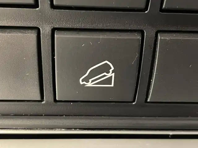 トヨタ ランドクルーザー プラド TX Lパッケージ 岩手県 2021(令3)年 5.5万km ホワイトパールクリスタルシャイン ワンオーナー/フルタイム４WD/ムーンルーフ/パノラミックビューモニター/マルチテレインモニター/本革シート/ルーフレール/トヨタセーフティセンス/プリクラッシュセーフティ/レーダークルーズコントロール/レーンディパーチャーアラート/ロードサインアシスト/オートマチックハイビーム/先行車発進告知機能/クリアランスソナー/ダウンヒルアシストコントロール/センターデフロック/パワーシート/シートヒーター/シートベンチレーション/純正ナビ/フルセグTV/ETC2.0/LEDヘッドランプ/フォグランプ/ウインドシールドデアイサー/リヤヒーターダクト/純正１９インチアルミホイール