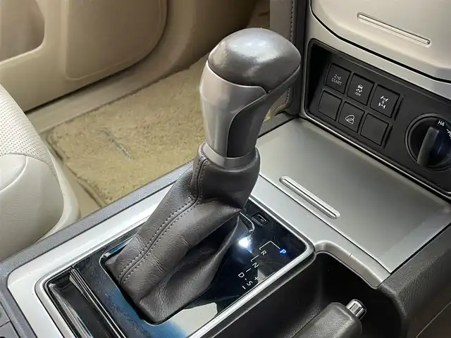 トヨタ ランドクルーザー プラド TX Lパッケージ 岩手県 2021(令3)年 5.5万km ホワイトパールクリスタルシャイン ワンオーナー/フルタイム４WD/ムーンルーフ/パノラミックビューモニター/マルチテレインモニター/本革シート/ルーフレール/トヨタセーフティセンス/プリクラッシュセーフティ/レーダークルーズコントロール/レーンディパーチャーアラート/ロードサインアシスト/オートマチックハイビーム/先行車発進告知機能/クリアランスソナー/ダウンヒルアシストコントロール/センターデフロック/パワーシート/シートヒーター/シートベンチレーション/純正ナビ/フルセグTV/ETC2.0/LEDヘッドランプ/フォグランプ/ウインドシールドデアイサー/リヤヒーターダクト/純正１９インチアルミホイール