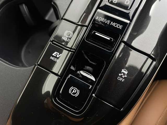 トヨタ クラウン スポーツ Z 大分県 2024(令6)年 2.9万km プレシャスホワイトパール 純正ディスプレイオーディオ（フルセグＴＶ／Ｂｌｕｅｔｏｏｔｈ）　/全方位カメラ　/トヨタセーフティーセンス　/パーキングアシスト　/パワーシート/シートヒーター/シートクーラー/電子パーキング/オートホールド/衝突軽減ブレーキ/オートハイビーム/パワーバックドア/ガラスルーフ/コーナーセンサー　/デジタルインナーミラー　/レーダークルーズコントロール