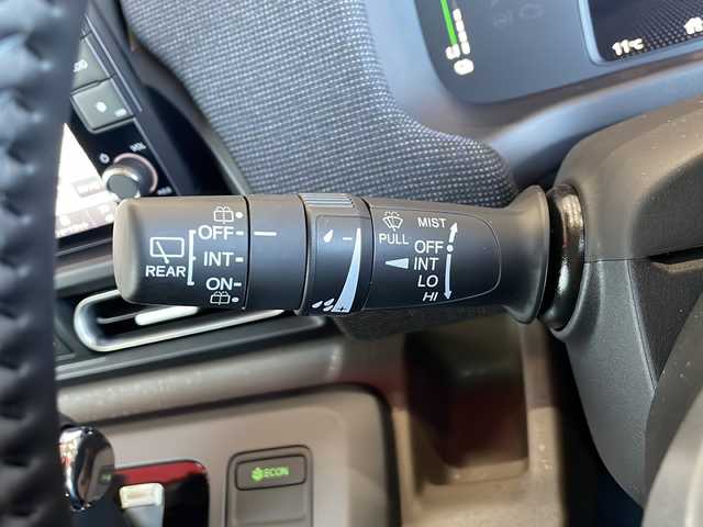 ホンダ フリード ハイブリット e:HEV AIR EX 静岡県 2025(令7)年 0.1千km メテオロイドグレーメタリック 純正9インチナビ/・AM/FM/・フルセグTV/・Apple Car Play/・Android Auto/・Bluetooth/ホンダセンシング/●衝突軽減ブレーキ（CMBS）/●先行車発進お知らせ機能/●歩行者事故低減ステアリング/●路外逸脱抑制機能/●標識認識機能/●渋滞追従機能付アダプティブクルーズコントロール/●車線維持支援システム/●トラフィックジャムアシスト（渋滞運転支援機能）/●誤発進抑制機能/●後方誤発進抑制機能/●近距離衝突軽減ブレーキ/●急アクセル抑制機能/●パーキングセンサーシステム/●オートハイビーム●/主要装備/・バックカメラ/・クリアランスソナー/・両側パワスラ/・ビルトインＥＴＣ/・電動パーキング/・リアクーラー/・サイドカーテンエアバッグ/・前席シートヒーター/・純正フロアマット/・純正アルミ