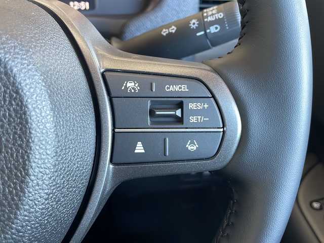 ホンダ フリード ハイブリット e:HEV AIR EX 静岡県 2025(令7)年 0.1千km メテオロイドグレーメタリック 純正9インチナビ/・AM/FM/・フルセグTV/・Apple Car Play/・Android Auto/・Bluetooth/ホンダセンシング/●衝突軽減ブレーキ（CMBS）/●先行車発進お知らせ機能/●歩行者事故低減ステアリング/●路外逸脱抑制機能/●標識認識機能/●渋滞追従機能付アダプティブクルーズコントロール/●車線維持支援システム/●トラフィックジャムアシスト（渋滞運転支援機能）/●誤発進抑制機能/●後方誤発進抑制機能/●近距離衝突軽減ブレーキ/●急アクセル抑制機能/●パーキングセンサーシステム/●オートハイビーム●/主要装備/・バックカメラ/・クリアランスソナー/・両側パワスラ/・ビルトインＥＴＣ/・電動パーキング/・リアクーラー/・サイドカーテンエアバッグ/・前席シートヒーター/・純正フロアマット/・純正アルミ