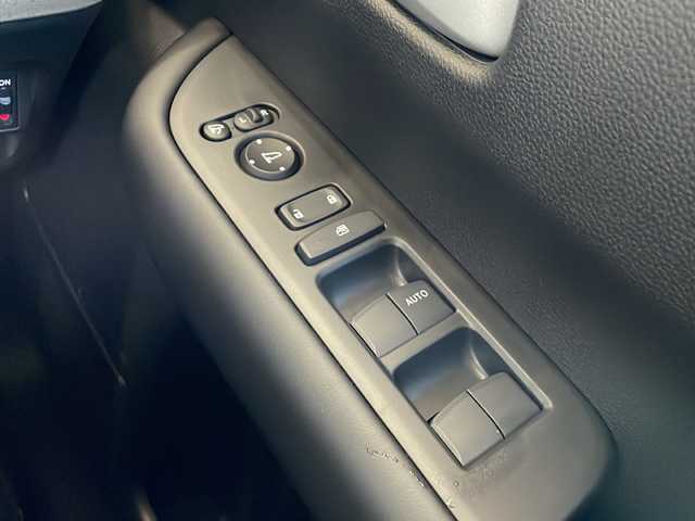 ホンダ フリード ハイブリット e:HEV AIR EX 静岡県 2025(令7)年 0.1千km メテオロイドグレーメタリック 純正9インチナビ/・AM/FM/・フルセグTV/・Apple Car Play/・Android Auto/・Bluetooth/ホンダセンシング/●衝突軽減ブレーキ（CMBS）/●先行車発進お知らせ機能/●歩行者事故低減ステアリング/●路外逸脱抑制機能/●標識認識機能/●渋滞追従機能付アダプティブクルーズコントロール/●車線維持支援システム/●トラフィックジャムアシスト（渋滞運転支援機能）/●誤発進抑制機能/●後方誤発進抑制機能/●近距離衝突軽減ブレーキ/●急アクセル抑制機能/●パーキングセンサーシステム/●オートハイビーム●/主要装備/・バックカメラ/・クリアランスソナー/・両側パワスラ/・ビルトインＥＴＣ/・電動パーキング/・リアクーラー/・サイドカーテンエアバッグ/・前席シートヒーター/・純正フロアマット/・純正アルミ