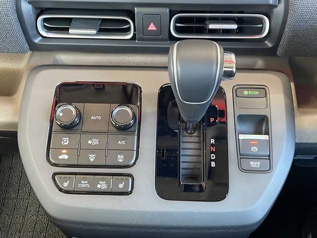 ホンダ フリード ハイブリット e:HEV AIR EX 静岡県 2025(令7)年 0.1千km メテオロイドグレーメタリック 純正9インチナビ/・AM/FM/・フルセグTV/・Apple Car Play/・Android Auto/・Bluetooth/ホンダセンシング/●衝突軽減ブレーキ（CMBS）/●先行車発進お知らせ機能/●歩行者事故低減ステアリング/●路外逸脱抑制機能/●標識認識機能/●渋滞追従機能付アダプティブクルーズコントロール/●車線維持支援システム/●トラフィックジャムアシスト（渋滞運転支援機能）/●誤発進抑制機能/●後方誤発進抑制機能/●近距離衝突軽減ブレーキ/●急アクセル抑制機能/●パーキングセンサーシステム/●オートハイビーム●/主要装備/・バックカメラ/・クリアランスソナー/・両側パワスラ/・ビルトインＥＴＣ/・電動パーキング/・リアクーラー/・サイドカーテンエアバッグ/・前席シートヒーター/・純正フロアマット/・純正アルミ