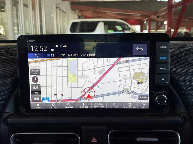 ホンダ フリード ハイブリット e:HEV AIR EX 静岡県 2025(令7)年 0.1千km メテオロイドグレーメタリック 純正9インチナビ/・AM/FM/・フルセグTV/・Apple Car Play/・Android Auto/・Bluetooth/ホンダセンシング/●衝突軽減ブレーキ（CMBS）/●先行車発進お知らせ機能/●歩行者事故低減ステアリング/●路外逸脱抑制機能/●標識認識機能/●渋滞追従機能付アダプティブクルーズコントロール/●車線維持支援システム/●トラフィックジャムアシスト（渋滞運転支援機能）/●誤発進抑制機能/●後方誤発進抑制機能/●近距離衝突軽減ブレーキ/●急アクセル抑制機能/●パーキングセンサーシステム/●オートハイビーム●/主要装備/・バックカメラ/・クリアランスソナー/・両側パワスラ/・ビルトインＥＴＣ/・電動パーキング/・リアクーラー/・サイドカーテンエアバッグ/・前席シートヒーター/・純正フロアマット/・純正アルミ