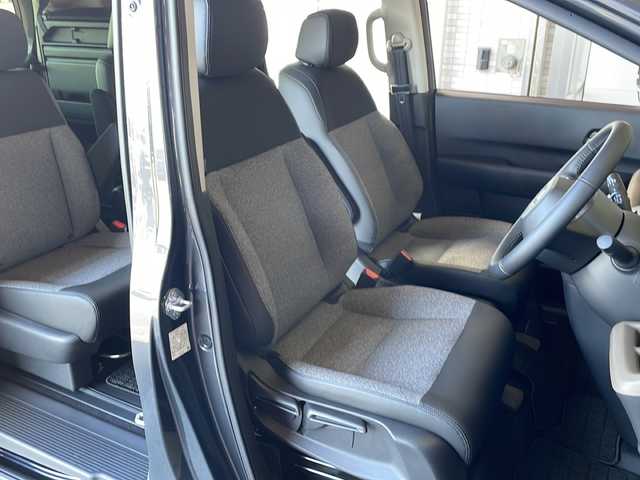 ホンダ フリード ハイブリット e:HEV AIR EX 静岡県 2025(令7)年 0.1千km メテオロイドグレーメタリック 純正9インチナビ/・AM/FM/・フルセグTV/・Apple Car Play/・Android Auto/・Bluetooth/ホンダセンシング/●衝突軽減ブレーキ（CMBS）/●先行車発進お知らせ機能/●歩行者事故低減ステアリング/●路外逸脱抑制機能/●標識認識機能/●渋滞追従機能付アダプティブクルーズコントロール/●車線維持支援システム/●トラフィックジャムアシスト（渋滞運転支援機能）/●誤発進抑制機能/●後方誤発進抑制機能/●近距離衝突軽減ブレーキ/●急アクセル抑制機能/●パーキングセンサーシステム/●オートハイビーム●/主要装備/・バックカメラ/・クリアランスソナー/・両側パワスラ/・ビルトインＥＴＣ/・電動パーキング/・リアクーラー/・サイドカーテンエアバッグ/・前席シートヒーター/・純正フロアマット/・純正アルミ