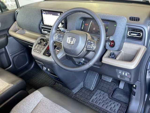 ホンダ フリード ハイブリット e:HEV AIR EX 静岡県 2025(令7)年 0.1千km メテオロイドグレーメタリック 純正9インチナビ/・AM/FM/・フルセグTV/・Apple Car Play/・Android Auto/・Bluetooth/ホンダセンシング/●衝突軽減ブレーキ（CMBS）/●先行車発進お知らせ機能/●歩行者事故低減ステアリング/●路外逸脱抑制機能/●標識認識機能/●渋滞追従機能付アダプティブクルーズコントロール/●車線維持支援システム/●トラフィックジャムアシスト（渋滞運転支援機能）/●誤発進抑制機能/●後方誤発進抑制機能/●近距離衝突軽減ブレーキ/●急アクセル抑制機能/●パーキングセンサーシステム/●オートハイビーム●/主要装備/・バックカメラ/・クリアランスソナー/・両側パワスラ/・ビルトインＥＴＣ/・電動パーキング/・リアクーラー/・サイドカーテンエアバッグ/・前席シートヒーター/・純正フロアマット/・純正アルミ