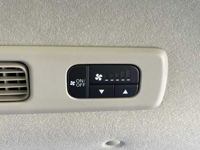 ホンダ フリード ハイブリット e:HEV AIR EX 静岡県 2025(令7)年 0.1千km メテオロイドグレーメタリック 純正9インチナビ/・AM/FM/・フルセグTV/・Apple Car Play/・Android Auto/・Bluetooth/ホンダセンシング/●衝突軽減ブレーキ（CMBS）/●先行車発進お知らせ機能/●歩行者事故低減ステアリング/●路外逸脱抑制機能/●標識認識機能/●渋滞追従機能付アダプティブクルーズコントロール/●車線維持支援システム/●トラフィックジャムアシスト（渋滞運転支援機能）/●誤発進抑制機能/●後方誤発進抑制機能/●近距離衝突軽減ブレーキ/●急アクセル抑制機能/●パーキングセンサーシステム/●オートハイビーム●/主要装備/・バックカメラ/・クリアランスソナー/・両側パワスラ/・ビルトインＥＴＣ/・電動パーキング/・リアクーラー/・サイドカーテンエアバッグ/・前席シートヒーター/・純正フロアマット/・純正アルミ